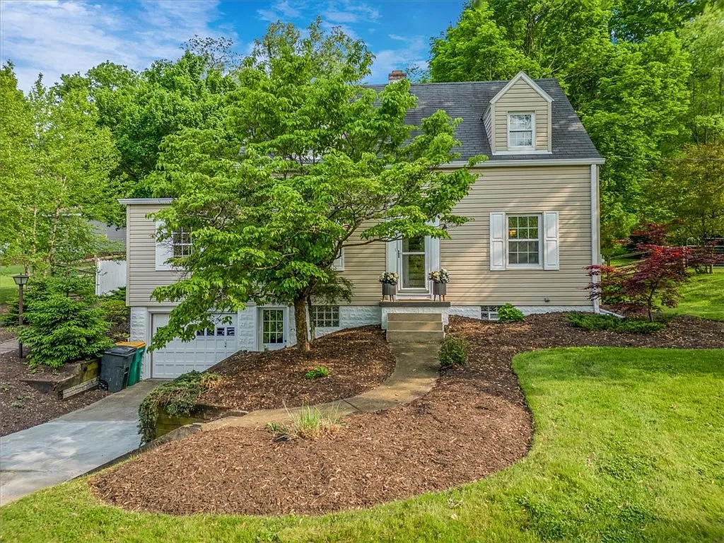 130 Galley Rd photo 1