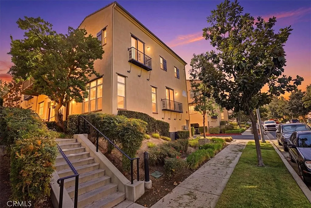 4433 Owens St — Photo 1