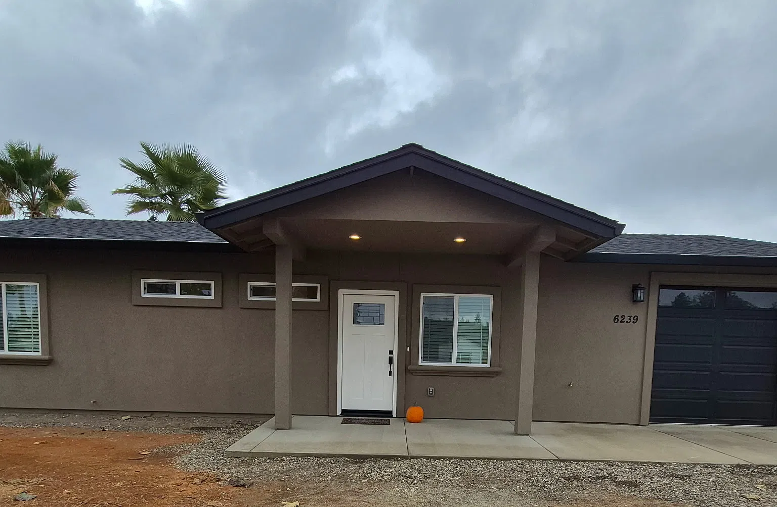 2 bed, 960 sqft, $1,900 — Photo 1