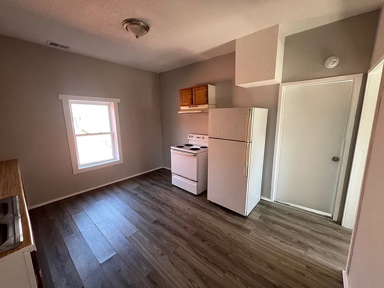 2737 Vine St #2 — Photo 3