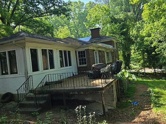 2nd image of 1045 Peyton Rd SW