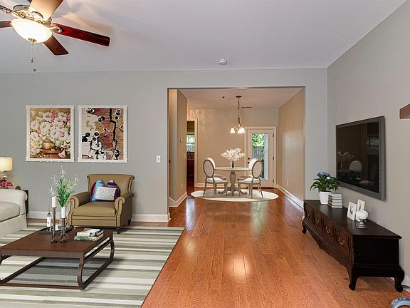 4th image of 412 Alicia Dr