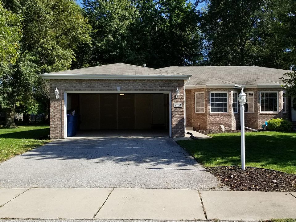 2 car garage with key-less pad and remote opener, freshly la