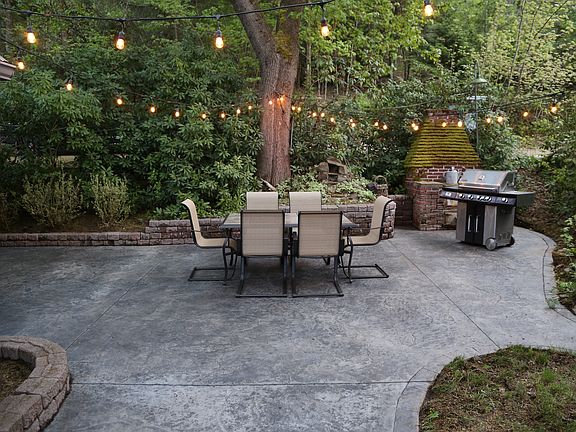 Custom Patio/BBQ Area