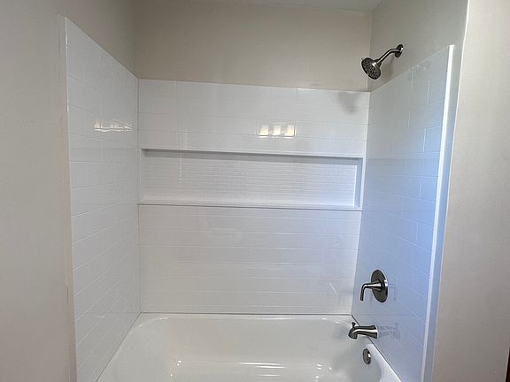 4th image of 519 E Main St