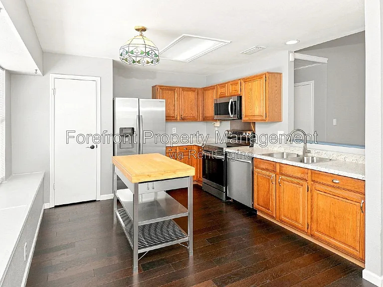 6023 Broadmeadow — Photo 6