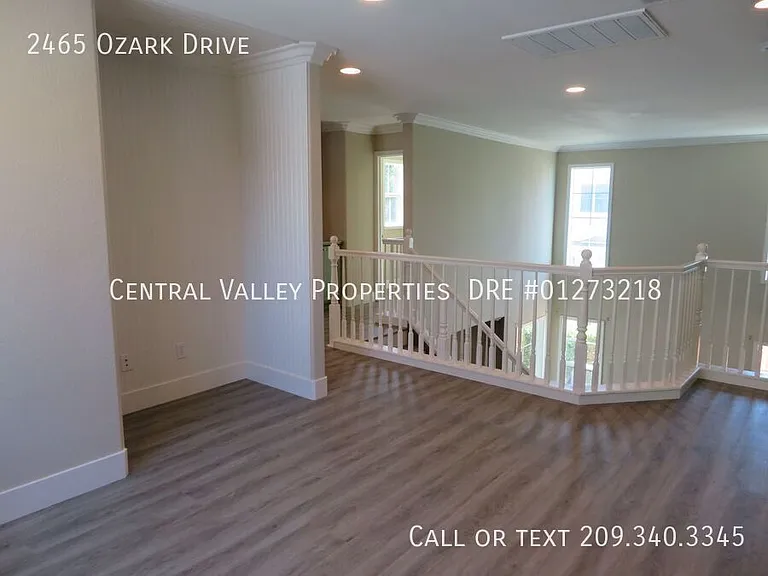 2465 Ozark Dr — Photo 23