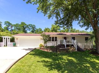 311 Chestnut St, Le Claire, IA