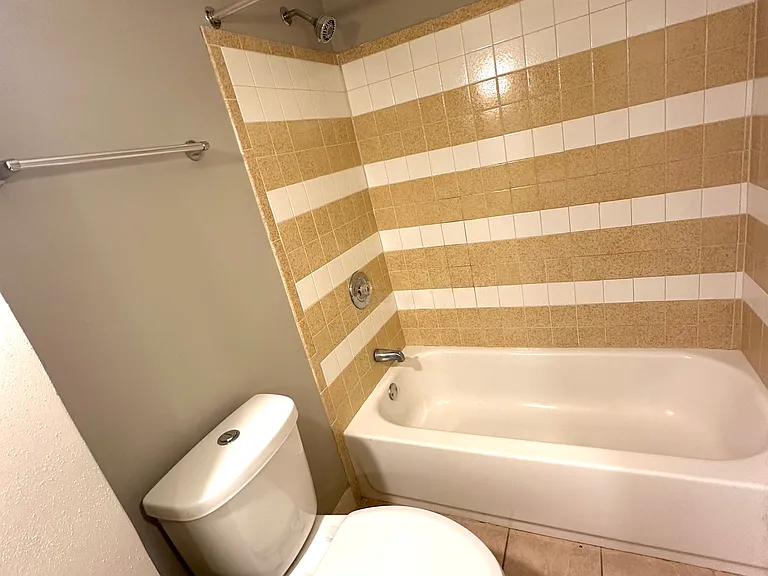 9031 N Swan Rd #J — Photo 14