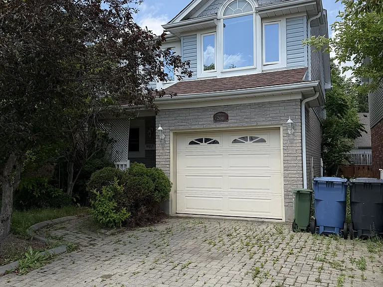206 Rickson Ave — Photo 1