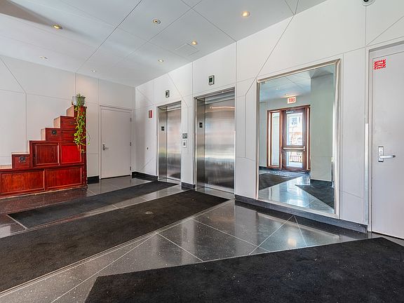 2nd image of 939 W Madison St APT 403