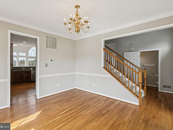 5th image of 16 Vanburgh Ct