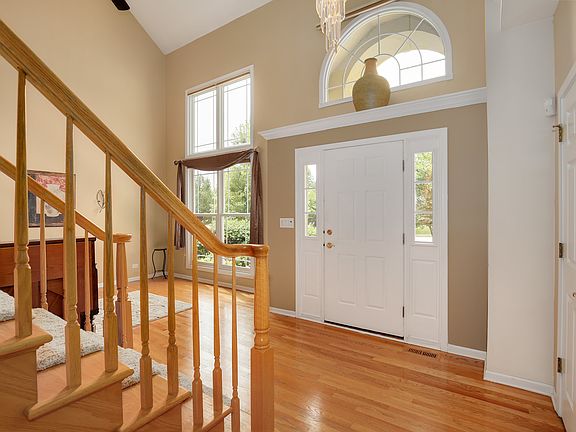 3rd image of 26W130 Houghton Ln