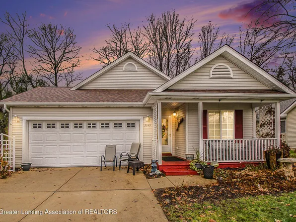 2249 Spartans Trl, Pinckney, MI 48169