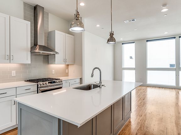 3rd image of 4419 Cabell Dr #102