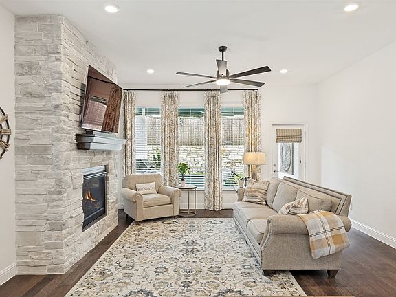 5th image of 229 Savannah Ln