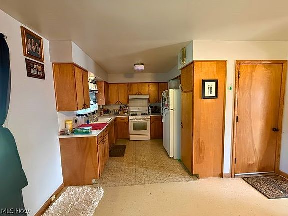 4th image of 3330 & 3332 Elmwood St