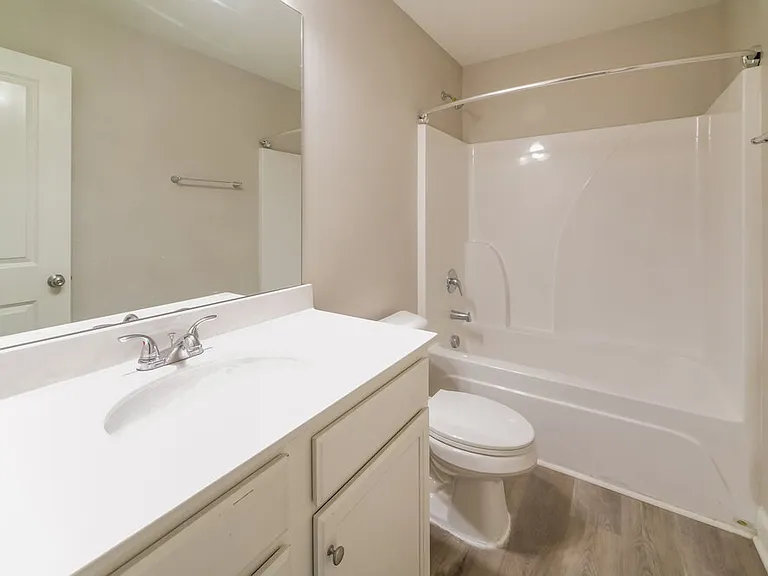 313 Kenmore Ct — Photo 16