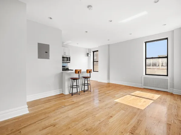 725 Riverside Drive image 4 of 14