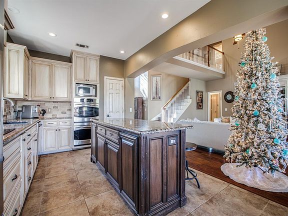 3rd image of 8412 Garnet Way