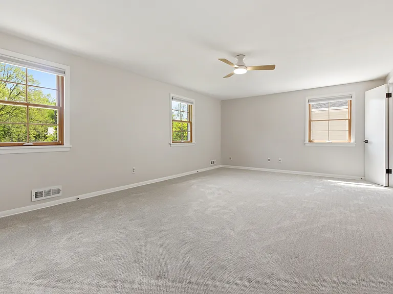 2056 Laurel Hill Dr — Photo 27