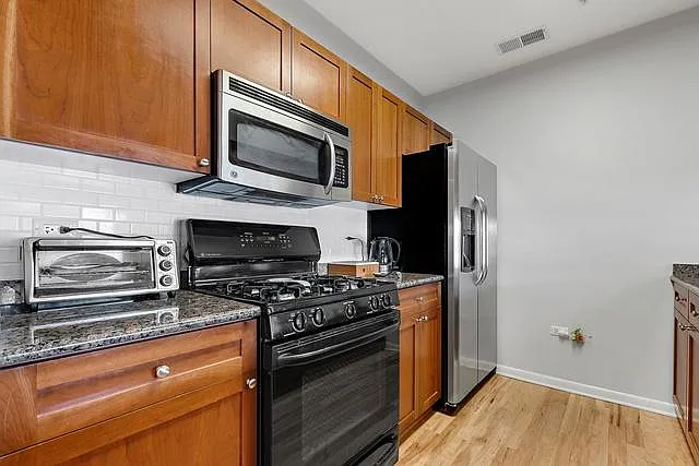 1224 Chicago Ave #204 — Photo 4