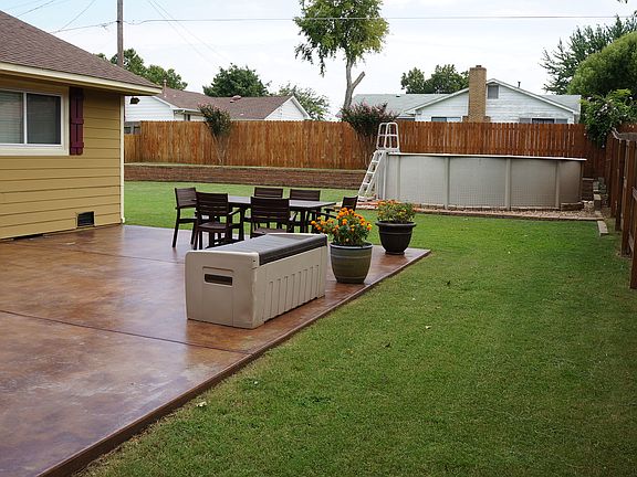 Patio-stained concrete 20X30