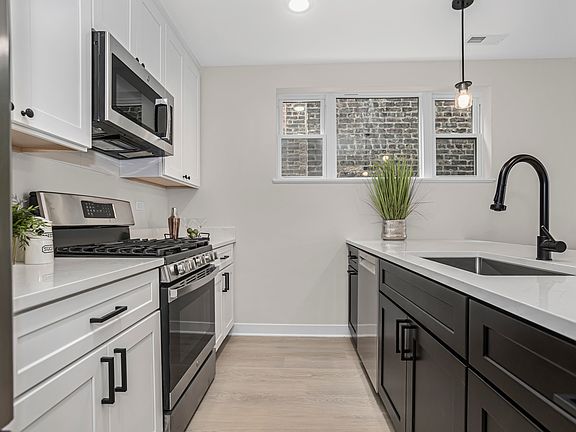 3rd image of 5416 N Winthrop Ave #3R