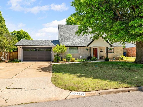 2nd image of 1601 Ridgecrest Dr