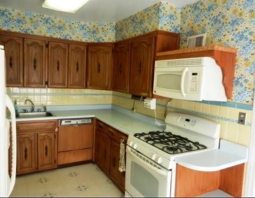 5th image of 1721 N Natoma Ave