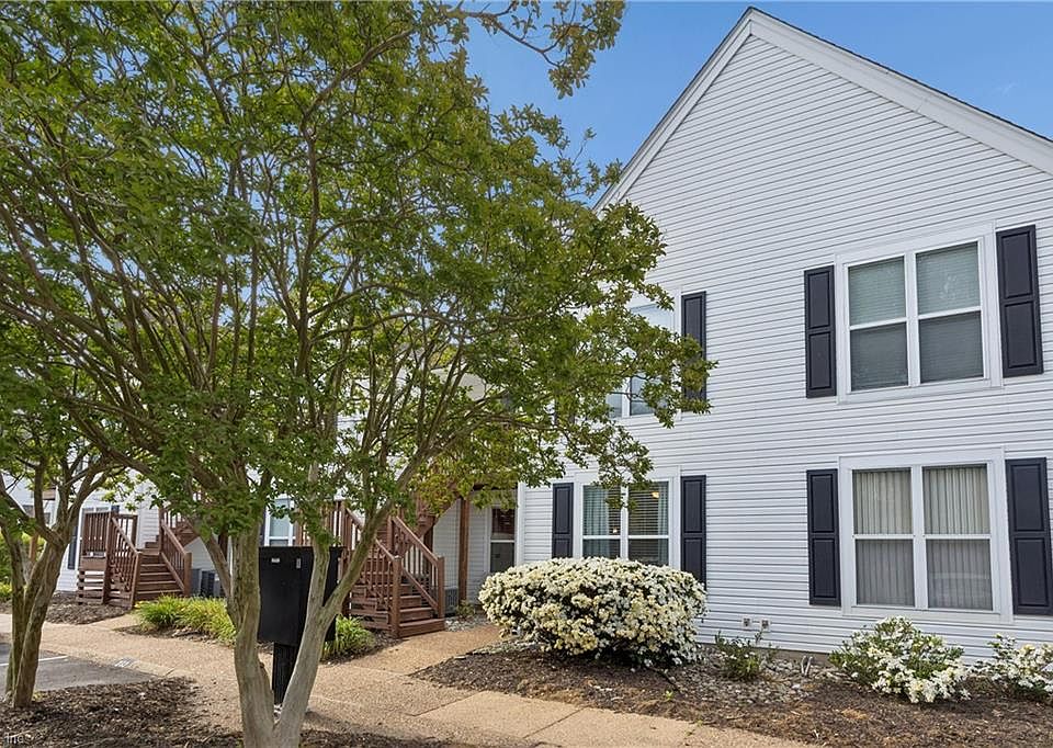 1st image of 213 Persimmon Dr