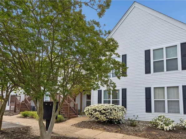 213 Persimmon Dr, Yorktown, VA 23693