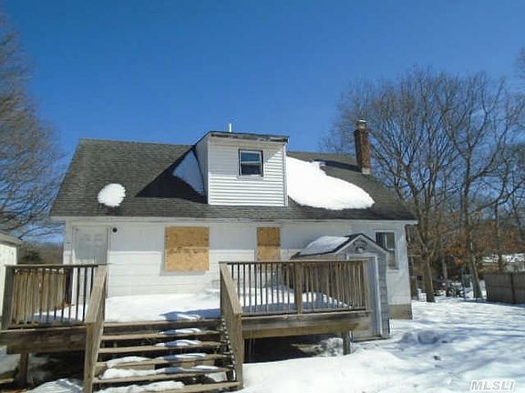 3rd image of 144 Van Buren St