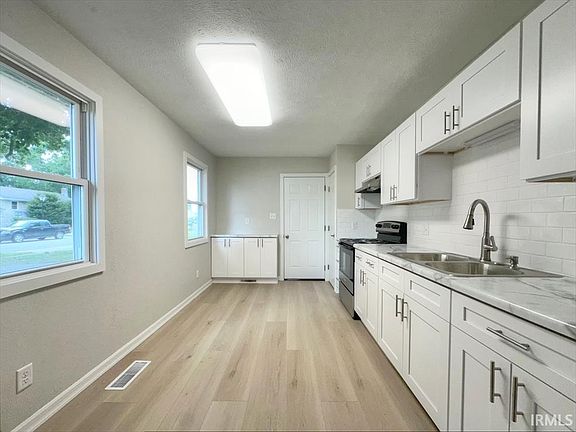 5th image of 2305 Baton Rouge Dr