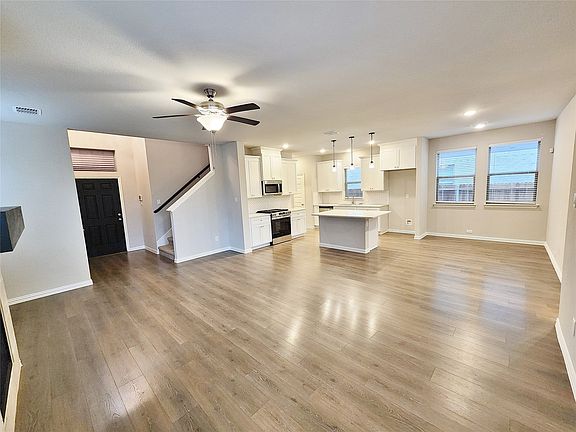 2nd image of 3936 Chesapeake Ln