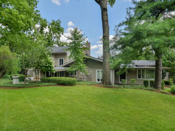 221 Hawley Ln, Geneva, IL 60134
