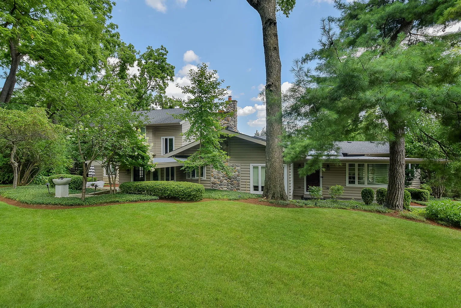 221 Hawley Ln photo 1