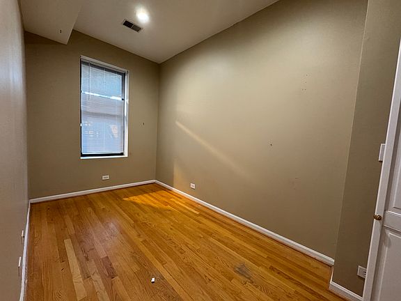 5th image of 817 N Hoyne Ave APT 2E