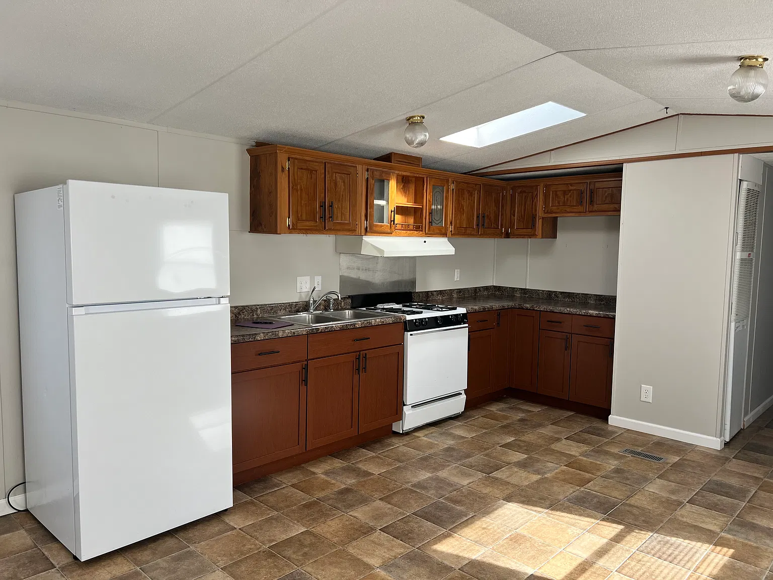 3 bed, 1036 sqft, $750 — Photo 4