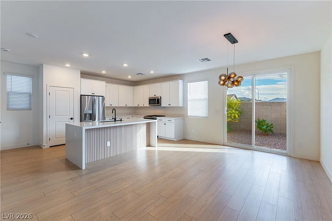 3 bed, 2.5 bath, 2118 sqft, $2,795 — Photo 4
