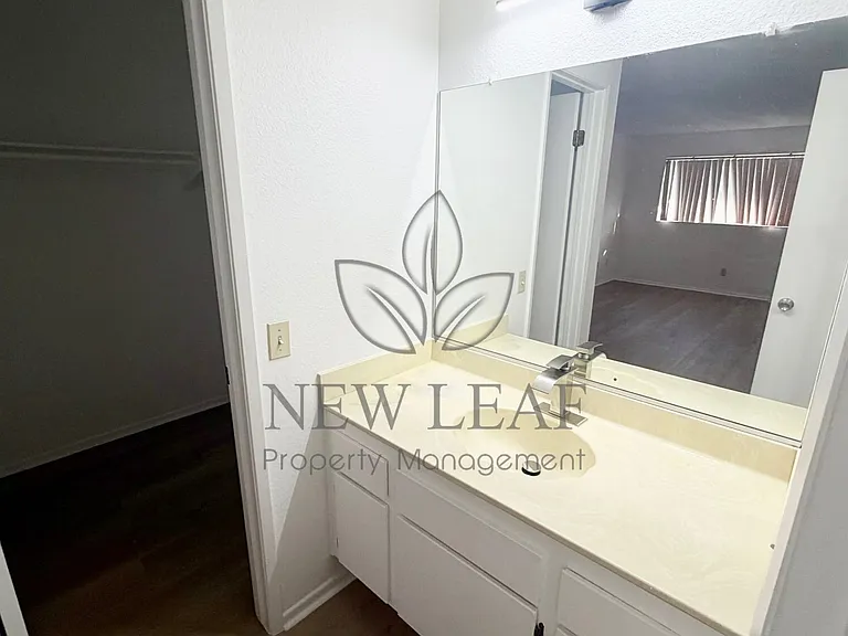 3054 Gladstone St #4 — Photo 17