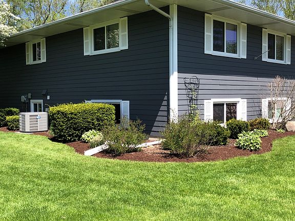 3rd image of 19 Woodcliff Dr