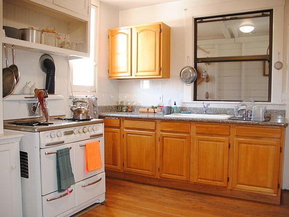 Kitchen with fabulous stove