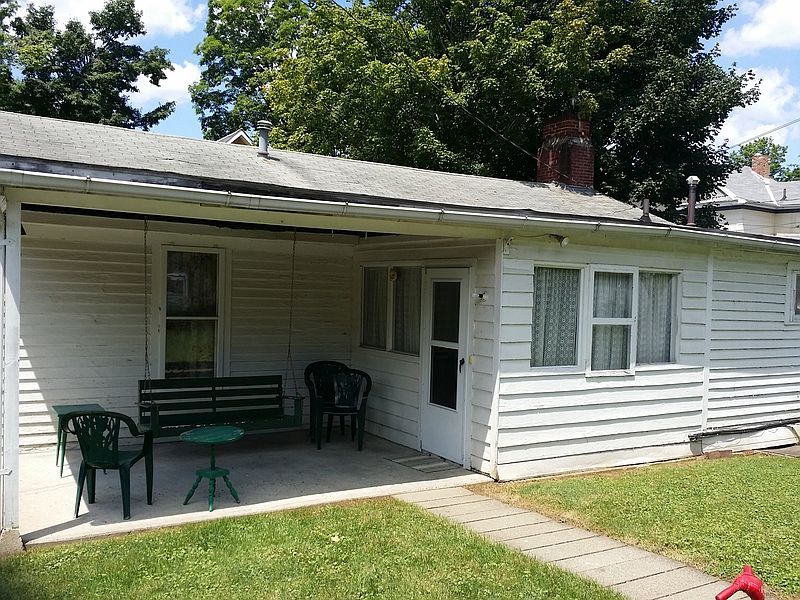 2nd image of 416A N 10th St