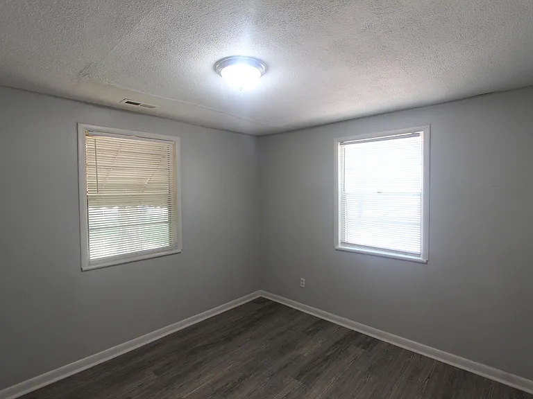 1433 Rayfield Dr — Photo 8