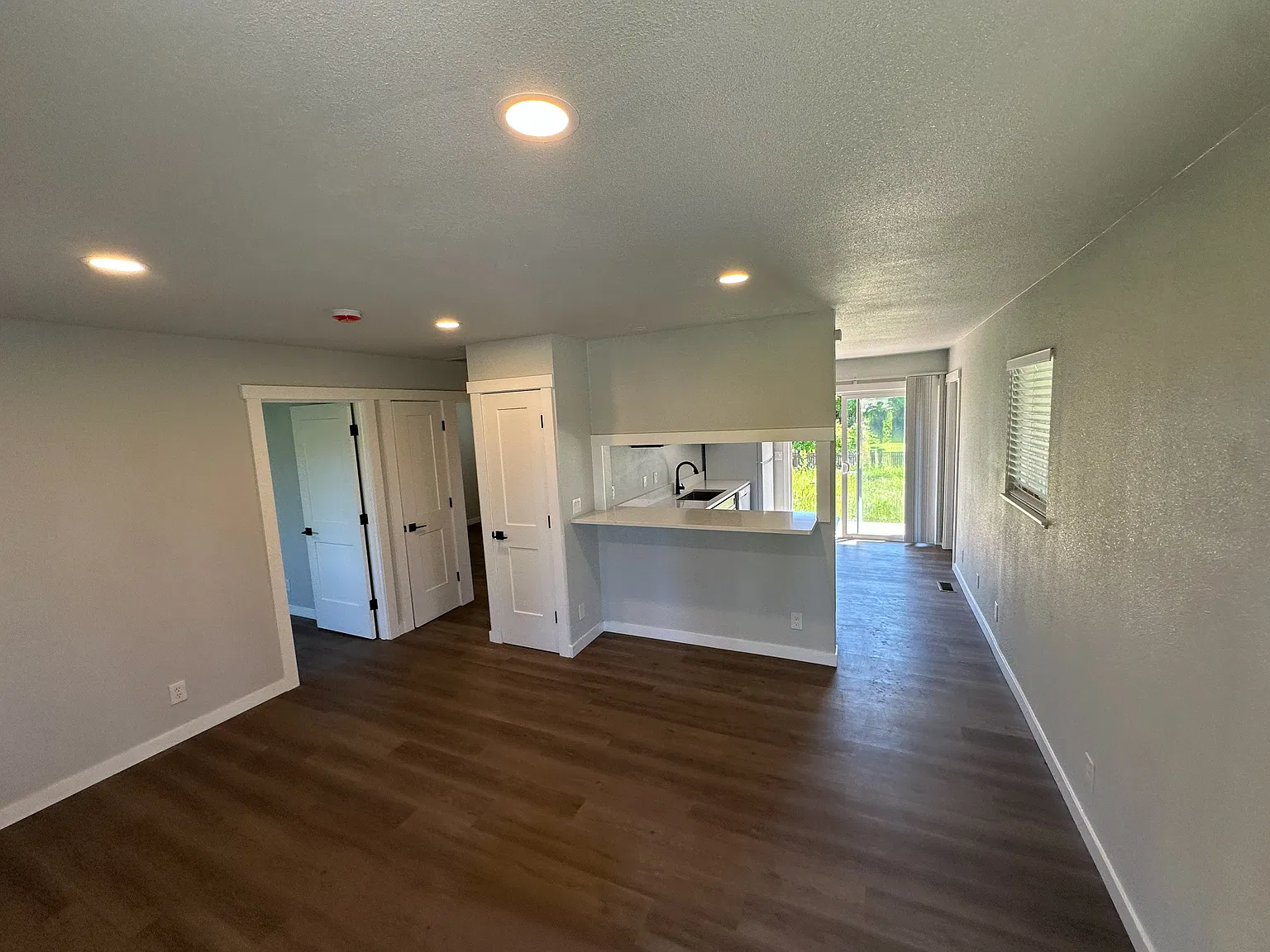2 bed, 750 sqft, $2,100 — Photo 1