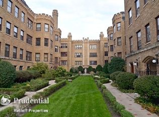 2424 W Greenleaf Ave #1, Chicago, IL 60645