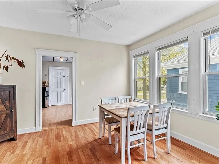 Dining room.