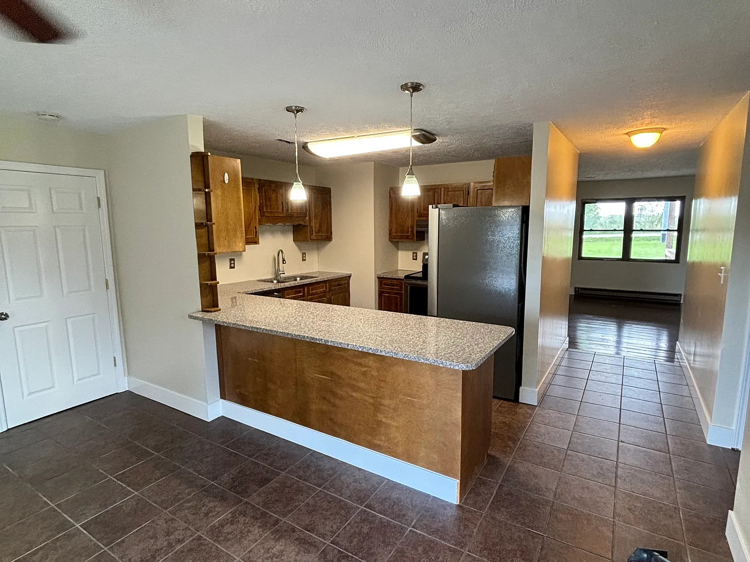 4 bed, 2.5 bath, 2200 sqft, $2,000 — Photo 4