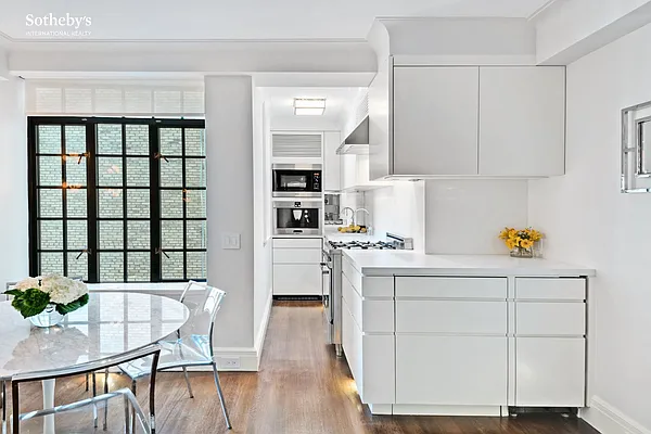 Sold by Sotheby's International Realty | media 22